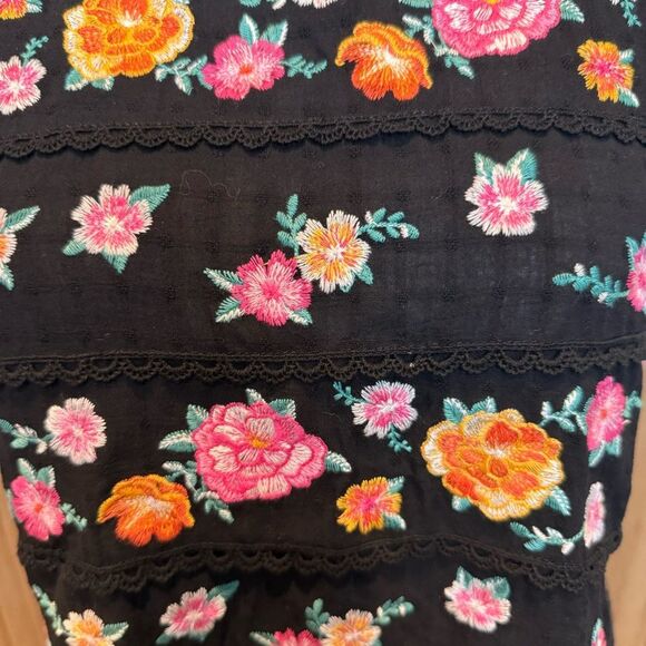 Savanna Jane Boho Sleeveless Top Medium Black Floral Embroidery Crochet - Picture 6 of 8